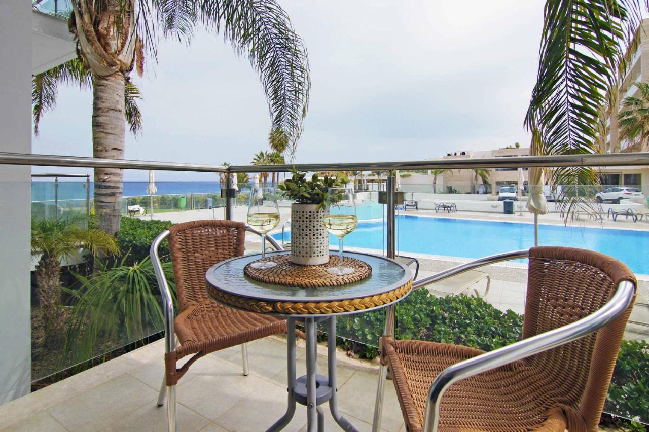 Diana - Coralli Beachfront Apartment Protaras Exterior foto