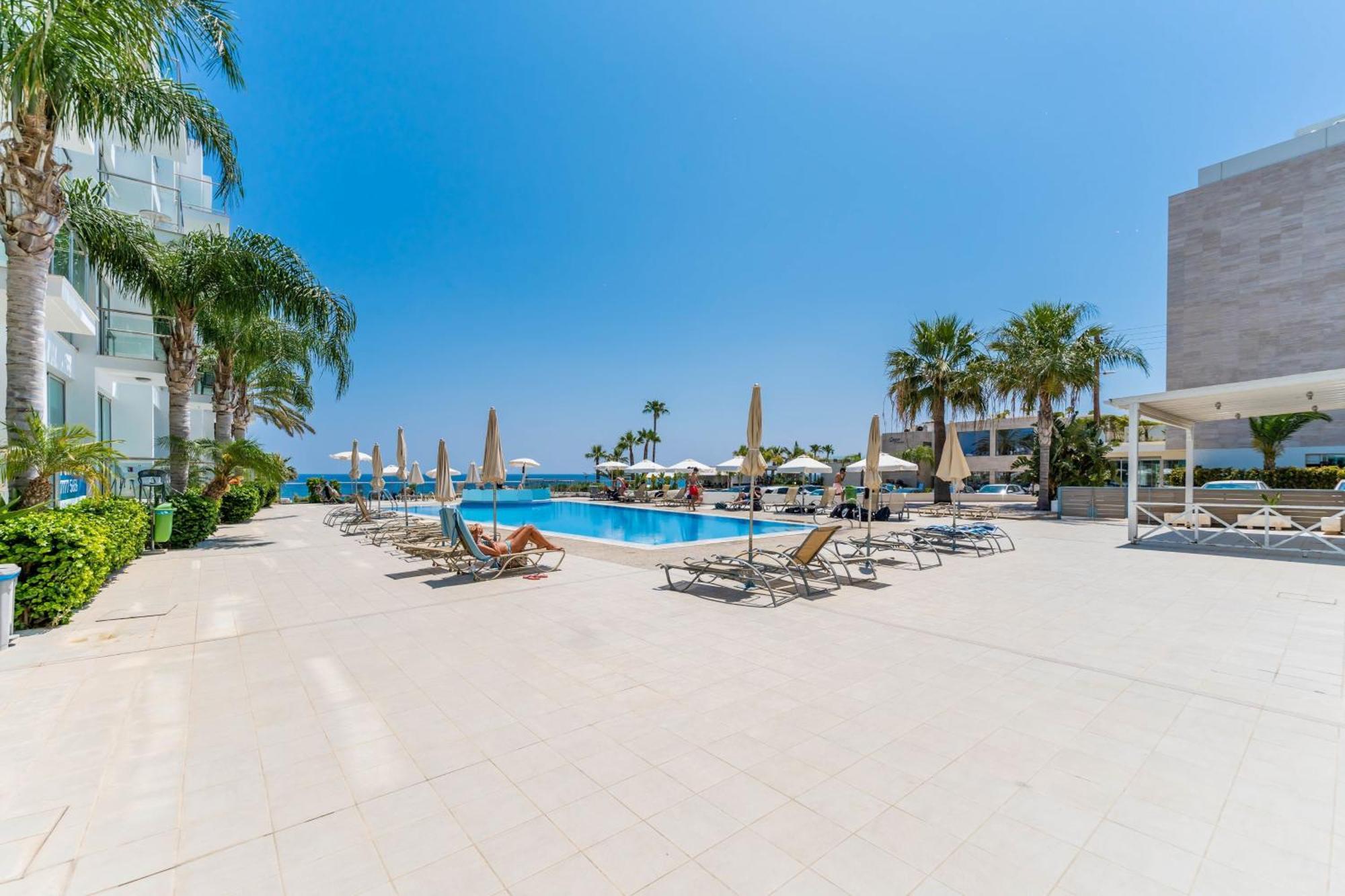 Diana - Coralli Beachfront Apartment Protaras Exterior foto